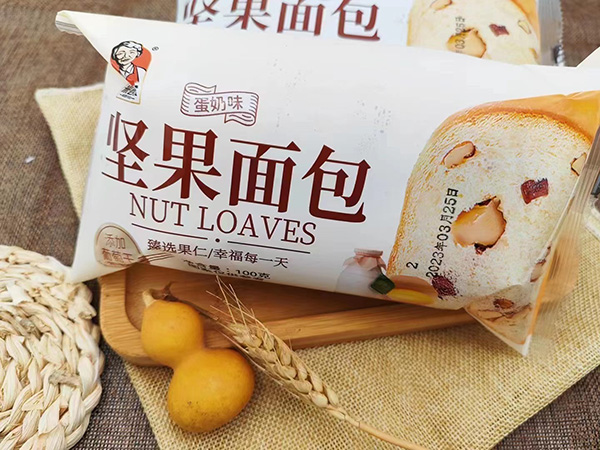 坚果蛋奶味面包